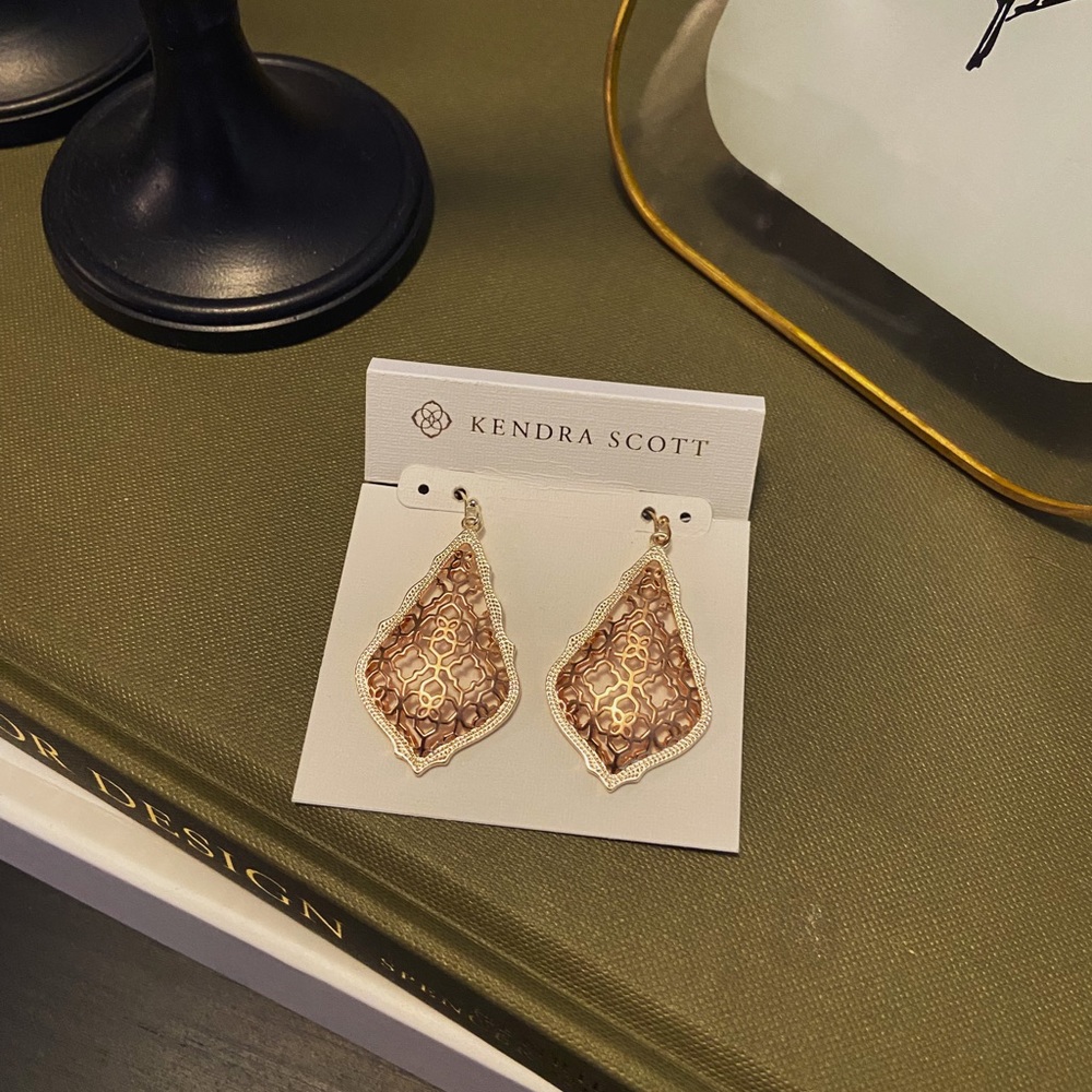 🔴SOLD🔴 
Kendra Scott Addie Drop Earrings